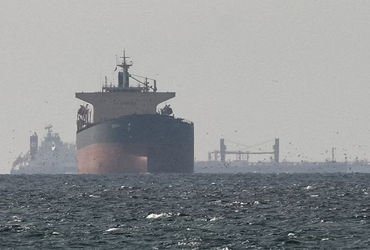 મધ્ય-પૂર્વમાં યુદ્ધ વચ્ચે હોર્મુઝમાંથી આઠ ભારતીય જહાજ નીકળ્યા, 17 લાઈનમાં | Eight Indian ships leave…