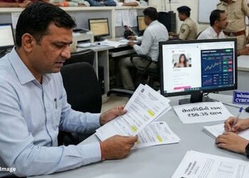 અદાવાદના યુવકને ડેટિંગ એપ પર યુવતી સાથે મિત્રતા કરવી પડી ભારે, 56 લાખથી વધુ ગુમાવ્યા | Ahmedabad Cyb…