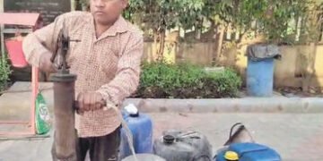 ગ્રેટર નોઈડાના પેટ્રોલ પંપ ખાતે વાહનોમાં પેટ્રોલના બદલે પાણી ભરી આપ્યું…! | Vehicles were filled w…