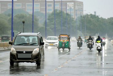 ગુજરાતમાં ફરી માવઠાનું સંકટ! આવતીકાલે 12 જિલ્લામાં ગાજવીજ સાથે વરસાદની આગાહી | Gujarat Unseasonal Ra…