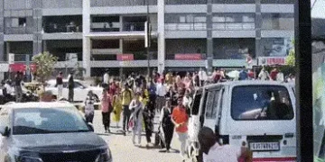 અમદાવાદ-રાજકોટ અને વડોદરા RTOમાં બોમ્બની ધમકીથી અફરાતફરી, બોમ્બ-ડોગ સ્ક્વોડ દ્વારા ચેકિંગ શરૂ | Ahme…