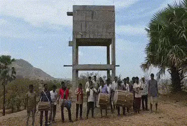 છોટા ઉદેપુર: નસવાડીના રણબોર ગામમાં પાણી માટે વલખા, તંત્રને જગાડવા ગ્રામજનોએ વગાડ્યા ઢોલ-નગારા | Chho…