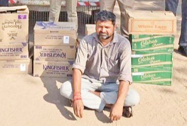 રૂ. 54 હજારના વિદેશી દારૂ સાથે એક ઝડપાયો, 2 ફરાર | One arrested with foreign liquor worth Rs 54 thou…