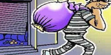 મહેમદાવાદ શહેરમાં એક જ રાતમાં 14 દુકાનોના તાળાં તોડીને રોકડની તસ્કરી | Cash smuggling by breaking th…