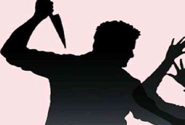 લારીમાંથી રૃપિયા ચોર્યા, આરોપીને ઠપકો આપતા ચાકુના ઘા મારતા વેપારી લોહી લુહાણ | A atake ngeni emon ch…