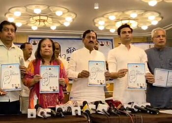 અમદાવાદ મનપા ચૂંટણી માટે કોંગ્રેસના 15 કમિટમેન્ટ, પ્રોપર્ટી ટેક્સ 5 ટકા, મહિલા-વિદ્યાર્થીઓને AMTSમાં…