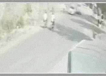 અમરેલી: ધારીના પ્રેમપરા પાસે ભયાનક અકસ્માત, કાર અચાનક પલટી ખાઇ જતા એકનું મોત, બે ઈજાગ્રસ્ત | amreli …