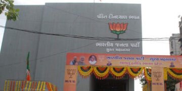 ભાજપમાં એક વ્યક્તિ એક હોદ્દો માત્ર દેખાડા માટે જ છે ? : પહેલા સંગઠનમાં હોદ્દો મેળવવા તો હવે ટિકિટ મે…