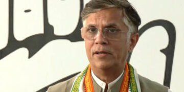 કોંગ્રેસ નેતા પવન ખેડાના ઘરે પોલીસના દરોડા: CMની પત્ની પાસે 3 પાસપોર્ટના આરોપ મુદ્દે દિલ્હી પહોંચી આ…