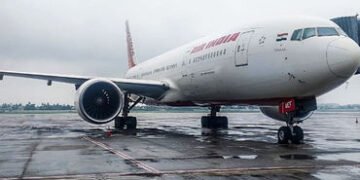 હવાઈ મુસાફરી થઈ મોંઘી: એર ઈન્ડિયાએ ફ્યુલ સરચાર્જના નામે ભાડું વધાર્યું, જાણો કયા રૂટ પર કેટલો વધારો …