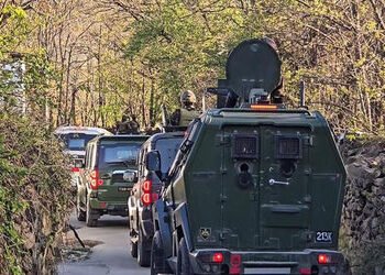 શ્રીનગરમાંથી 2 પાકિસ્તાની સહિત 5 આતંકીઓ ઝડપાયા, આંતરરાજ્ય આતંકી મોડ્યુલનો પર્દાફાશ | Srinagar Police…