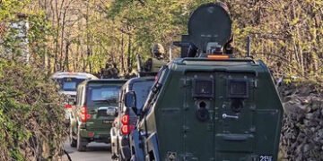 શ્રીનગરમાંથી 2 પાકિસ્તાની સહિત 5 આતંકીઓ ઝડપાયા, આંતરરાજ્ય આતંકી મોડ્યુલનો પર્દાફાશ | Srinagar Police…