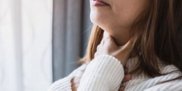 વડોદરામાં જર્જરિત શાળા તોડવાની કામગીરીથી ધૂળના કારણે લોકોને શ્વાસમાં તકલીફ અકસ્માતનો ભય, દુકાનોમાં ધ…