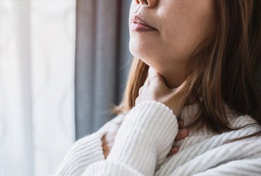 વડોદરામાં જર્જરિત શાળા તોડવાની કામગીરીથી ધૂળના કારણે લોકોને શ્વાસમાં તકલીફ અકસ્માતનો ભય, દુકાનોમાં ધ…