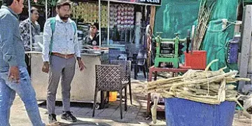 શેરડી રસના વેપારીઓ સામે લાલ આંખ ઃ ગંદકી ફેલાવનારા ૬૧ને દંડ | Red eye against sugarcane juice traders…