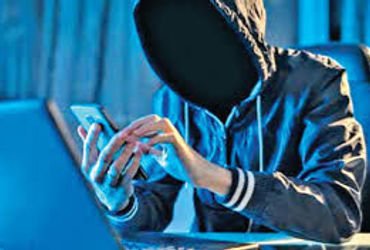 મફતમાં ચેનલો જોવા એપ ડાઉનલોડ કરતા મોબાઇલ હેક ઃરૃા. ૧.૩૭ લાખ ઉપડી ગયા | Rs 1 37 lakhs ra soläni atun …