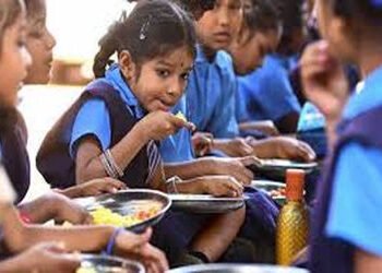 છેલ્લા 3 મહિનાથી કઠોળ ખરીદીનું ટેન્ડર નહીં આપતા પી.એમ. પોષણ યોજના સંકટમાં | PM Poshan Yojana in cris…