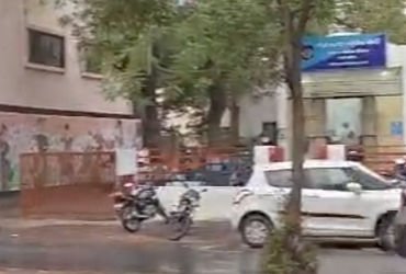 ચૈત્ર માસમાં અષાઢી માહોલ સર્જાયો વડોદરામાં સાંજે ૩૫ કિ.મી.ની ઝડપે ફૂંકાયેલા પવન સાથે વરસાદ વરસ્યો | …