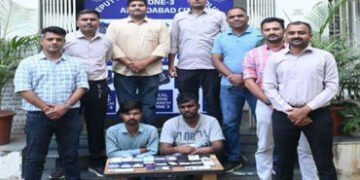 ગુજરાત સહિતના રાજ્યોમાંથી મોબાઇલ ચોરી કરતી ગેંગ ઝડપાઇ | DCP Zone 3 staff nabbed two members of mobil…