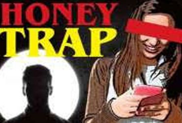 યુવાનને નિવસ્ત્ર કરી વીડિયો ઉતારી 5 લાખની માગણી | Young man stripped naked and filmed demanding 5 la…