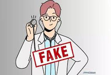 ડિગ્રી વિના એલોપેથિકને પ્રેક્ટિસ કરતો તબીબ ઝડપાયો | Doctor caught practicing allopathic medicine wit…