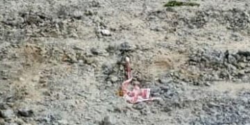 મ્યુનિસિપલ તંત્રની બેદરકારી, વેજલપુર બકેરી સિટી તરફનો રસ્તો ખોદી નંખાતા લોકો ત્રસ્ત | Negligence of …