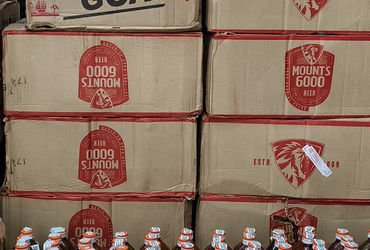 વાઘોડિયામાં ટુ વ્હિલર પર બીયર લઇને જતા બે શખ્સોની ધરપકડ | beer caught near rustampura