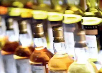 શહેર અને જિલ્લામાં દારૂની 168 બોટલ, બિયરના 52 ટીન ઝડપાયા | 168 bottles of liquor 52 tins of beer sei…