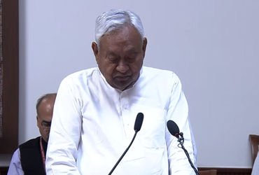 નીતિશ કુમારે રાજ્યસભા સાંસદ તરીકે શપથ લીધા, બિહારના નવા CM અંગે પટનાથી દિલ્હી સુધી બેઠકોનો દોર | Nit…