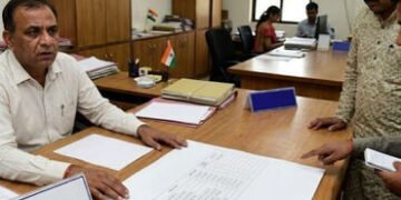 ચૂંટણી પંચની કામગીરી ‘લોલંલોલ’: નિરીક્ષકોની નિમણૂકના આદેશ 24 કલાકમાં જ બદલ્યા, તંત્રમાં દોડધામ | Guj…