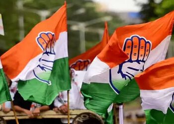 વડોદરાના વોર્ડ નંબર 15ના કોંગ્રેસના ઉમેદવારોએ પોતાની ઉમેદવારી નોંધાવી | Congress candidates from War…