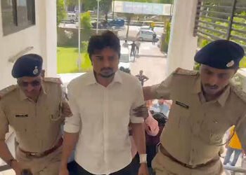 અમદાવાદમાં બે માસૂમના મોતનો મામલો: પિતાની દોઢ કલાક સુધી અધિકારીઓએ કરી પૂછપરછ, માતાનું નિવેદન લેવાયું…