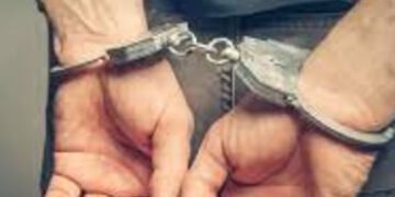 સ્નાન કરતી યુવતીનો વીડિયો ઉતારતો શ્રમજીવી પકડાયો | Labourer caught filming a girl taking a bath