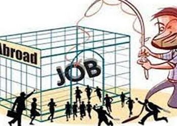 તલાટીમંત્રીની નોકરીના બહાને સરપંચની દીકરી સહિત 4 સાથે 37 લાખની ઠગાઇ | 4 people including Sarpanch’s …