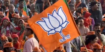 આવું તો ભાજપમાં જ બને… વ્યારામાં કોંગ્રેસી નેતાએ બપોરે ખેસ પહેર્યો અને સાંજે ટિકિટ મળી ગઈ | BJP Ti…