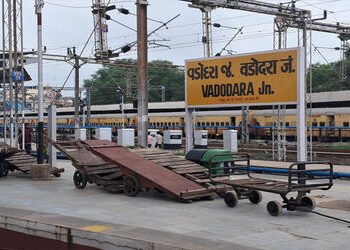 વડોદરા રેલવે વિભાગ દ્વારા 2.722 MWp ક્ષમતાના સોલર પ્લાન્ટની સ્થાપના : દર વર્ષે રૂ. 2.92 કરોડની બચત |…