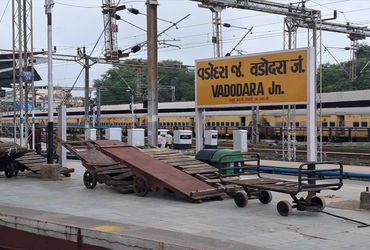 વડોદરા રેલવે વિભાગ દ્વારા 2.722 MWp ક્ષમતાના સોલર પ્લાન્ટની સ્થાપના : દર વર્ષે રૂ. 2.92 કરોડની બચત |…