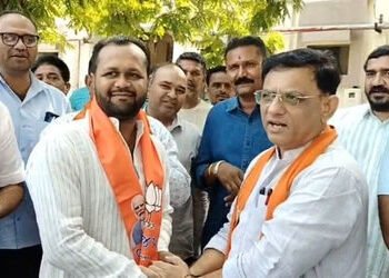 અમરેલી કોંગ્રેસમાં ગાબડું: NSUI પ્રમુખ સાહિલ શેખે છેડો ફાડ્યો, ભાજપે ખેસ પહેરાવતા જ ટિકિટ મળી | Amre…