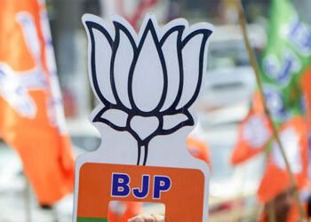 જામનગર મહાનગરપાલિકા ચૂંટણી માટે ભાજપ દ્વારા ગઈકાલે 16 વોર્ડના 64 ઉમેદવારોની યાદી જાહેર કરતા રાજકીય ભ…