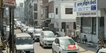 ગોધરા: ફોર્મ ભરવા માટે તો લક્ઝરી કારોનો મેળો જામ્યો, શું જીત્યા પછી જનતાની મદદ માટે પણ આ ગાડીઓ આમ જ …