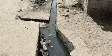 “પાણી ગંદુ આવે છે ને ગટરો ઉભરાય છે, ચૂંટણીમાં જોઈ લેશું!” : થરાદની જનતાનો નેતાઓ સામે ભારે રોષ | Thar…