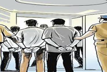 દેવળિયા ગામે જુગાર રમતા 7 શખ્સ ઝડપાયા | 7 people caught gambling in Devaliya village