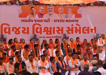 ભાજપનું અનિર્ણાયક નેતૃત્વ: રાજકોટમાં મંચ પર જાની અને ઉમેદવાર શુક્લ બન્યા | BJP’s indecisive leadersh…