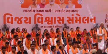 ભાજપનું અનિર્ણાયક નેતૃત્વ: રાજકોટમાં મંચ પર જાની અને ઉમેદવાર શુક્લ બન્યા | BJP’s indecisive leadersh…