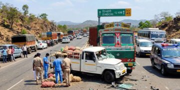 ડિંડોરીમાં મધરાત્રે સર્જાયું મોતનું તાંડવ: ટ્રકે ગામડે જતાં 6 શ્રમિકોને કચડ્યા, ગામમાં માતમ છવાયું |…