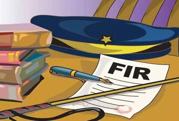 વડોદરા: ચૂંટણી આવતા પોલીસ જાગી: લાકડી લઇને ફરતા વાહનોના ચાલકો સામે પોલીસની FIR | Vadodara: Police FI…