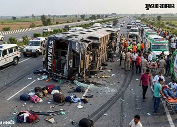 યમુના એક્સપ્રેસવે પર ભયંકર અકસ્માત, ઓવરસ્પીડમાં બસ પલટી મારતા 20ને ગંભીર ઈજા, 100 મુસાફરો હતા સવાર |…