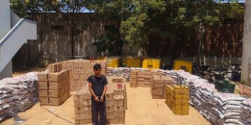 એસપી રીંગ પર રામોલ પાસેથી એક કરોડનો વિદેશી દારૂ ભરેલી ટ્રક ઝડપાઇ | SMC nabbed driver with IMFL worth…