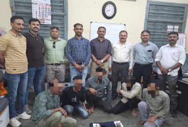 સાઇકલ અથડાવી લૂંટ કરતી ઉત્તર પ્રદેશની આંતરરાજ્ય ગેંગ ઝડપાઇ, | kalupur police nabbed five accused in …