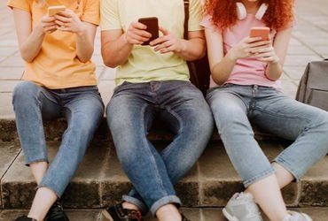 સોશિયલ મીડિયાનું વળગણ ધરાવતા બાળકોમાં 40%નો વધારો, લાઈક્સ-ફોલોઅર્સના ચક્કરમાં ડિપ્રેશનના કેસ વધ્યા |…